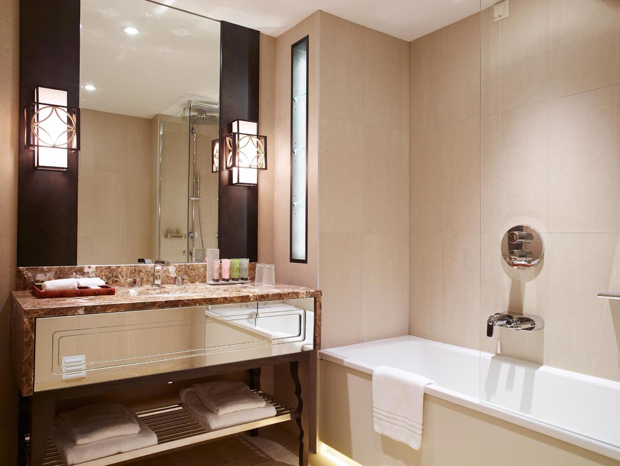 Premium Double or Twin Room,546128535:JPEG